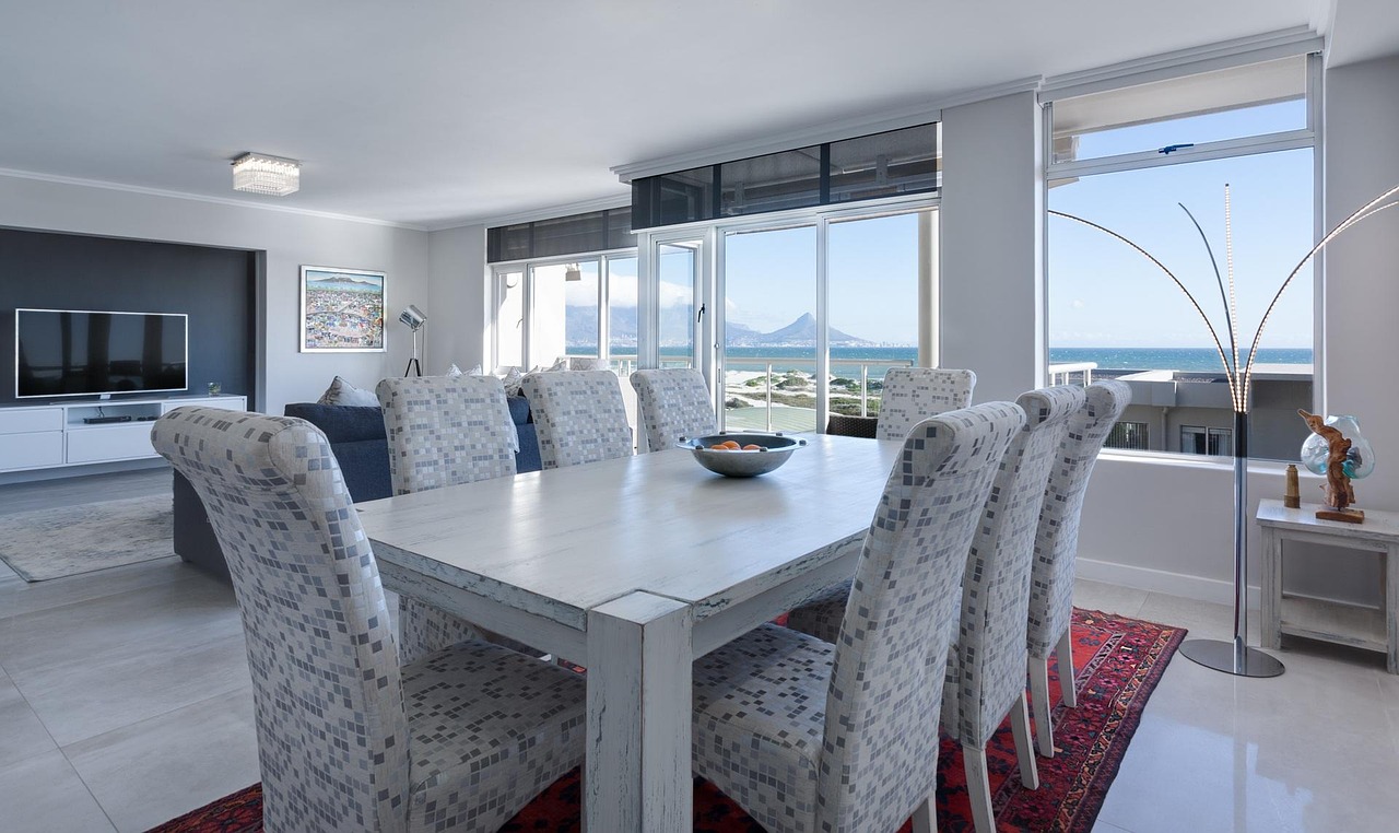 Stijlvol dressoir met opklapbare bartafel. Stijlvol dressoir met opklapbare bartafel.